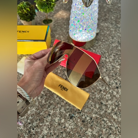 NWOT Women’s Fendi FF 0405/S Sunglasses 😎 - Picture 5 of 10